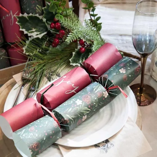 Red Green Winter Foliage Christmas Crackers (Pack Of 6) - 30Cm